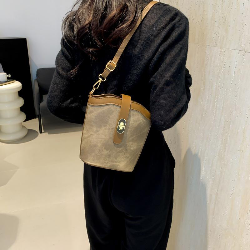 Fashion Contrasting Color Turn Lock Retro Bucket Bag Women's 2025 New Spring Fashion Niche Splicing Shoulder Messenger Bag