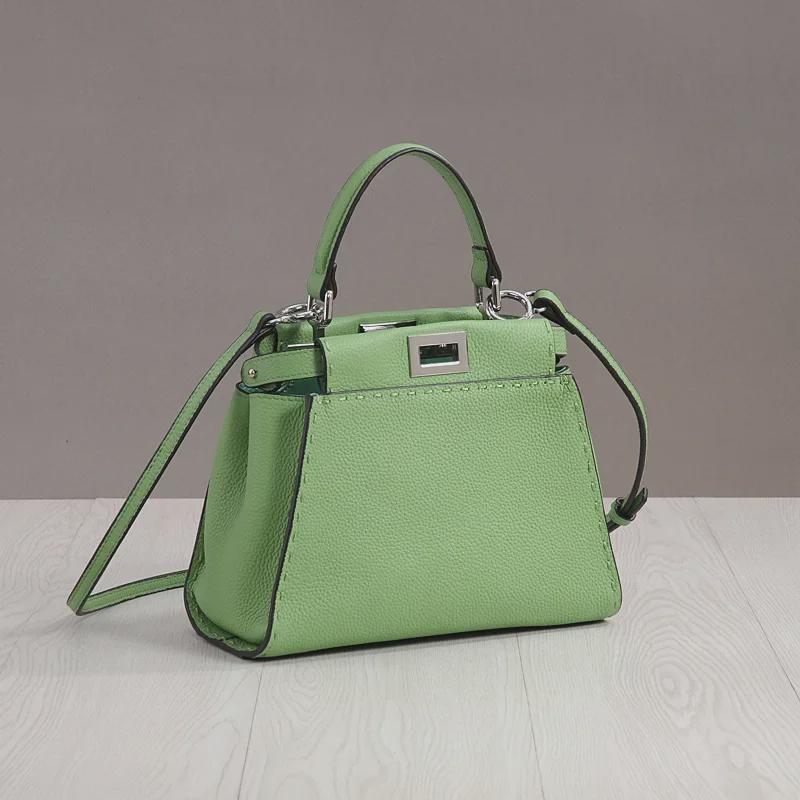 Jaro/léto 2024 Ručně šitá kabelka s motivem koťátka z pravé kůže: Moderní crossbody s liči vzorem