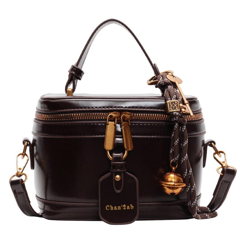 2025 Autumn and Winter Retro Portable Small Square Bag Box Bag Fashion Shoulder Crossbody Niche Commuter Women's Bag Korean Version Versatile