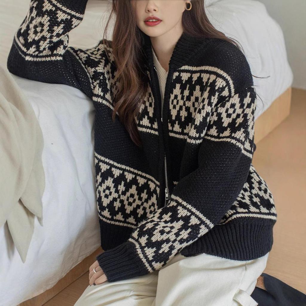Chic Retro Korean Stand Collar Color Block Knit Cardigan