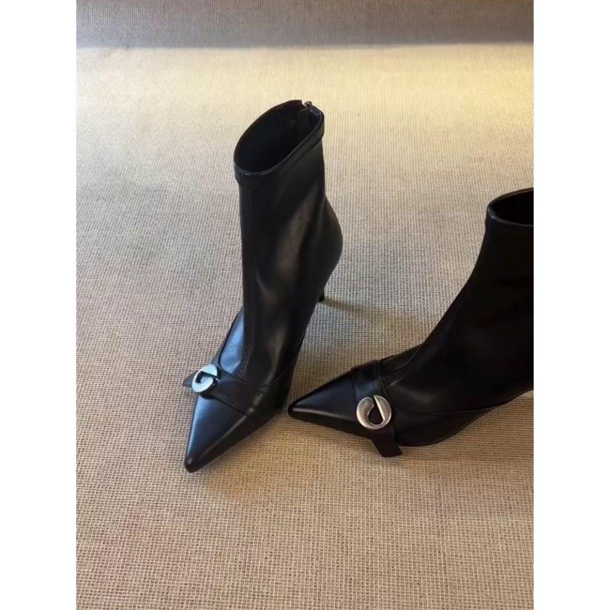 

Нишевый дизайн пряжка ремня заостренный носок тонкий каблук короткие ботинки женские 2025 осень и зима новые тонкие задняя молния высокий каблук модные ботинки 40