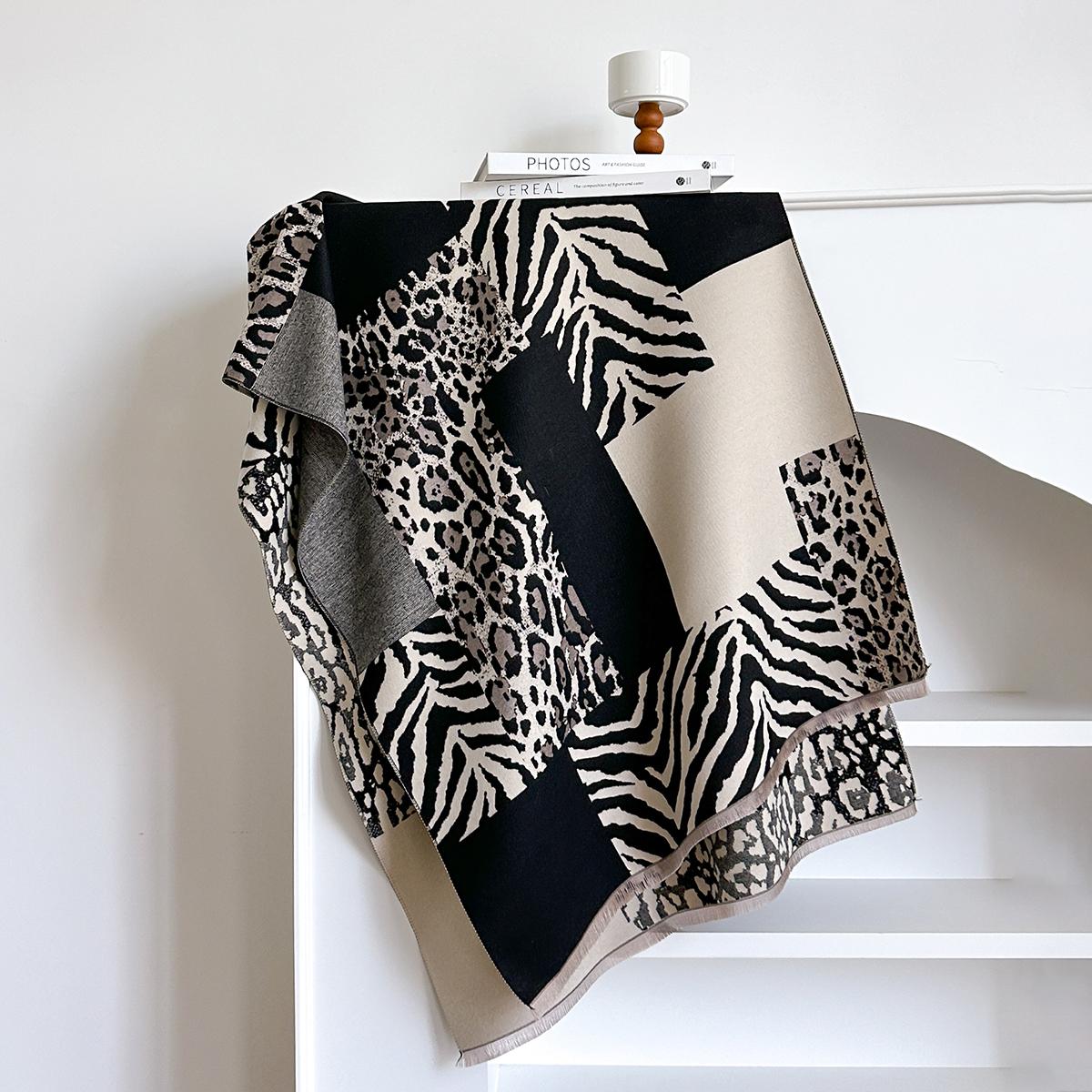 

Elegance Two-Sided Leopard Print Scarf Soft Warm Fringe Pashmina Shawl Autumn And Winter Coldproof Windproof Blanket