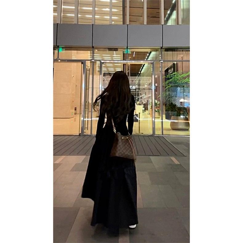 Dámské černé pletené šaty s dlouhým rukávem ve stylu Hepburn, podzimní 2023