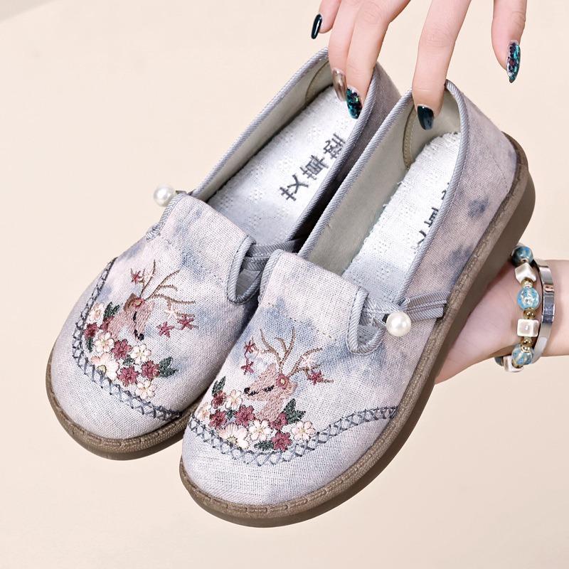 

Shoes women s new versatile spring embroidered shoes old Beijing cloth shoes women s Hanfu shoes mother casual shoes 41 серый