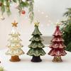 Soška vánočního stromku Malé dekorace na polici Sváteční krajina
