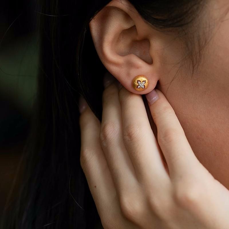 BELLA BOX Retro Court Style Wire Drawing Process Inlay Drill Four-leaf Clover Lace Gold-plated Earrings Suitable For Women's Daily Fashion Jewelry