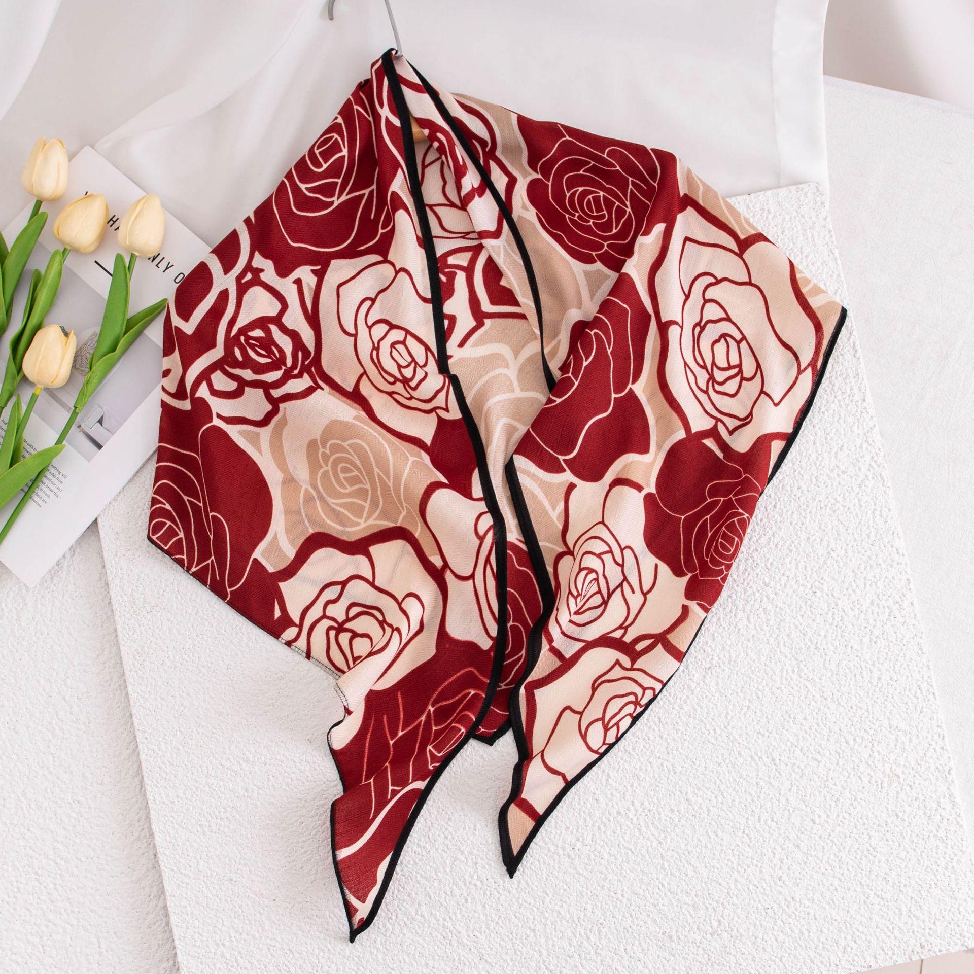 

Модный раннеосенний ретро литературный стиль печатный бархатный треугольный шарф элегантный темперамент с принтом розы шаль новый H60*160cm