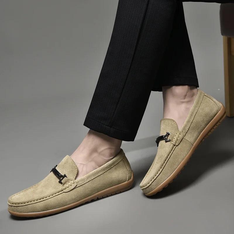 New Punching Fashionable Lightweight Breathable Men Casual Loafers Shoes Soft Soled Comfortable Non Slip Large Size Bean Shoes