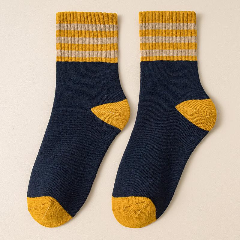 Three-Bar Striped Women's Mid-Tube Socks for Autumn/Winter - Warm, Thick Terry Trend 