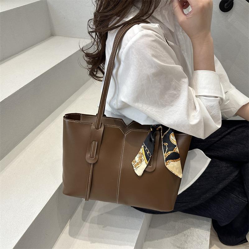 Retro Fashion Simple New Armpit Tote Women's Bag Large Capacity Spring New Atmospheric Premium Shoulder Bag