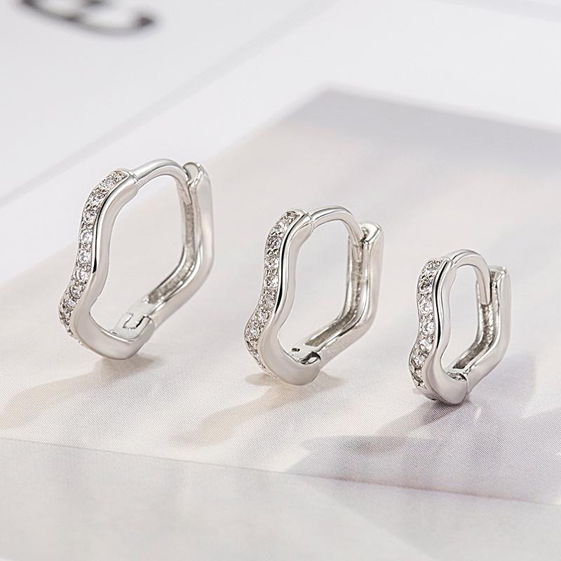 2023 Trendige Unregelmäßige Verdrehte Ohrringe für Frauen: High-End Kalter Stil