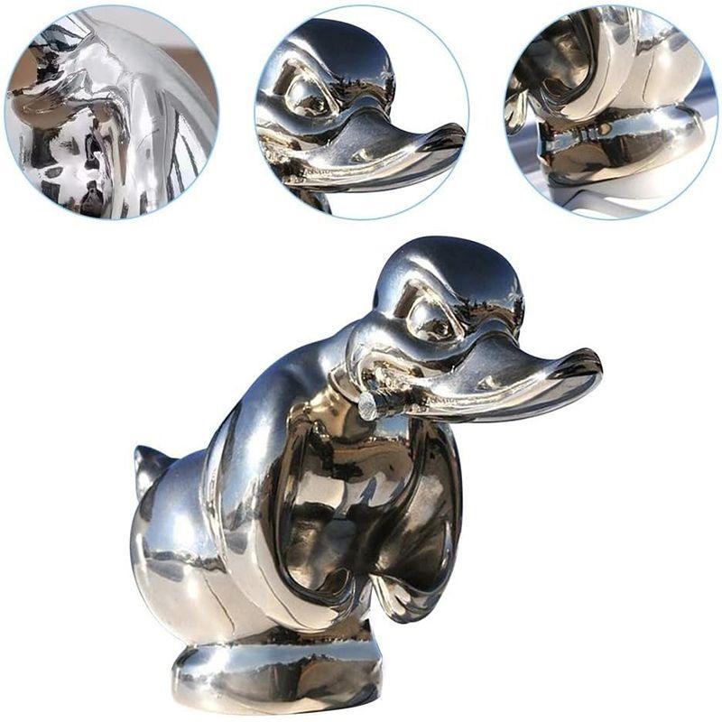 Wütende Ente auf der Motorhaube