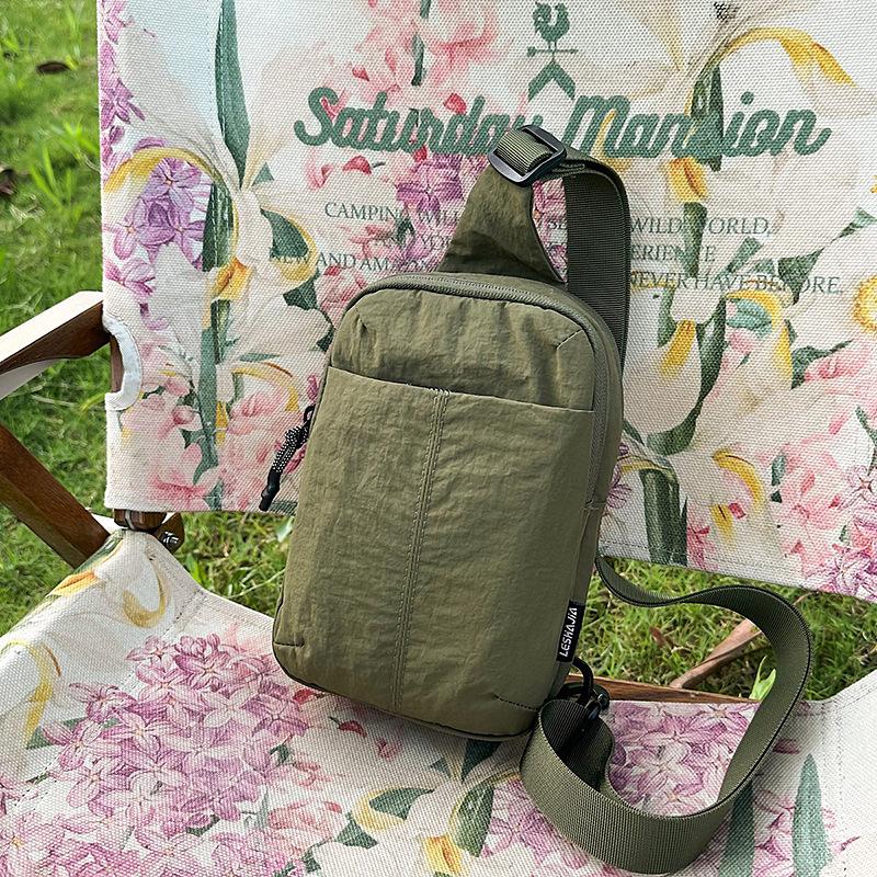 

Personality trend casual simple texture small square bag fashion 2025 summer new foreign style women s personalized breast bag армія зелений колір