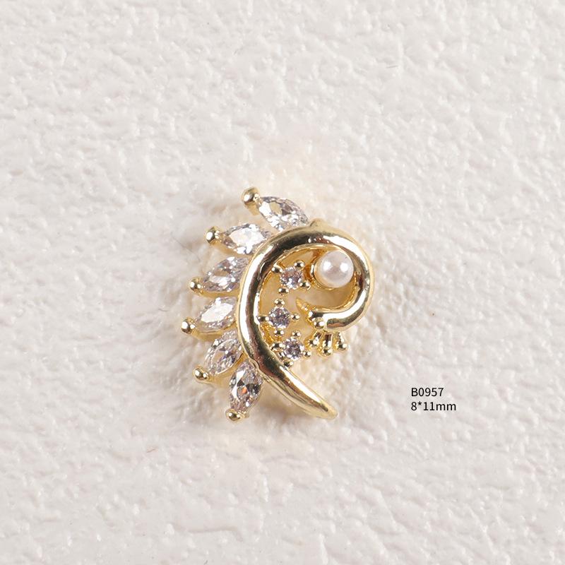 Trendiger Strass- und Zirkon-Nagelschmuck mit diamantbesetzten Metallpailletten