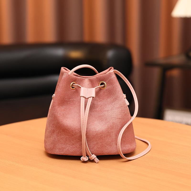 Trendy drawstring bundle bucket bag fashionable versatile leather large capacity shoulder messenger bag mobile phone bag