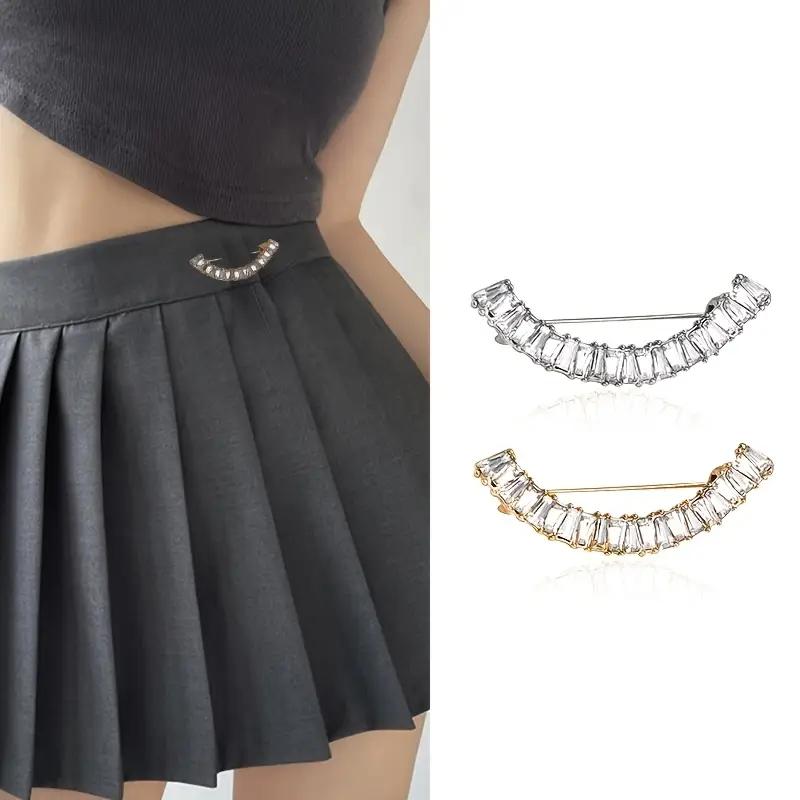 1PCS Simple Smile Brooch Anti-exposure Chest Buckle Clothing Collar Accessories Waist Change Artifact Waist Pin Scarf Buckle