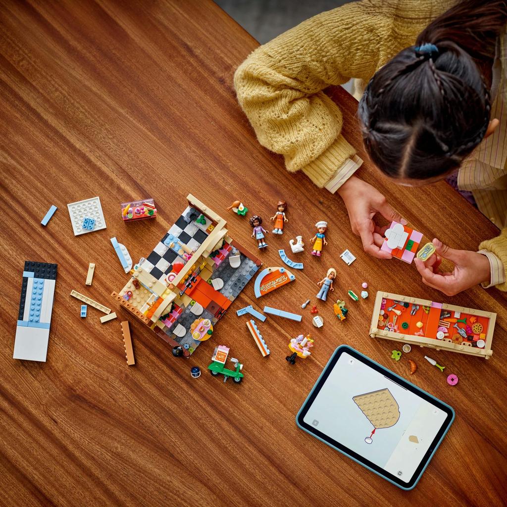 LEGO Friends Restaurant and Cooking School Toys Birthday Present Blocks Girls Boys Children 8 Years Old 9 Years Old 10 Years Old Elementary School