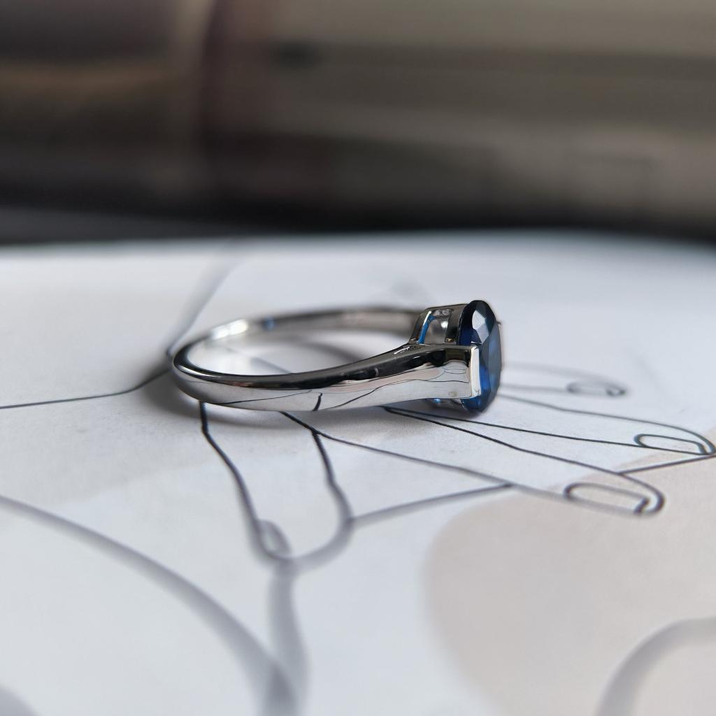 Серебряное кольцо с сапфиром nano 0.907ct, вес изделия 2,57 гр (2206057)