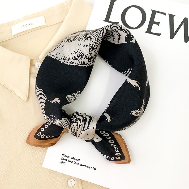 1116 new literary and artistic Mori silk square scarf women's spring and autumn decoration thin scarf mulberry silk silk scarf sunscreen scarf
