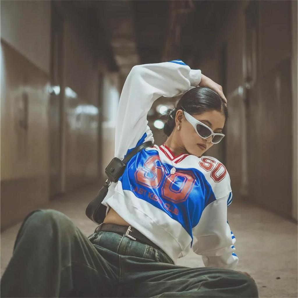 "2024 Autumn V-Neck Contrast Color Letter Print Loose Long-Sleeve Sports Jersey for Women"