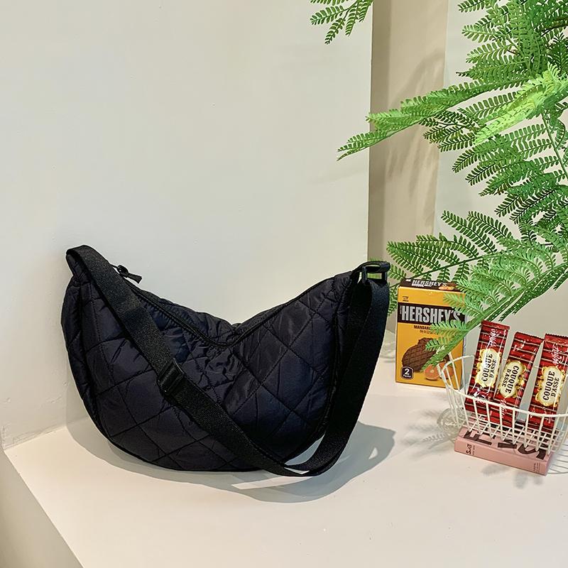 Neue Einfache Freizeit Textil Damen Schultertasche Einfarbige Große Kapazität Gesteppt Weiblich Trendige Crossbody-Tasche für Pendeln Ausflüge