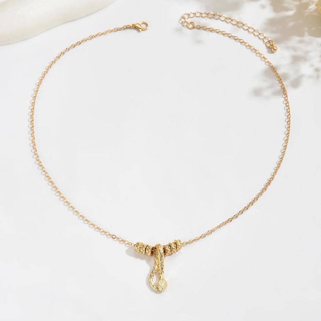 European-American Starfish Necklace & Earring Set: High-End Clavicle Chain, Light Luxury Vacation Style for Women.