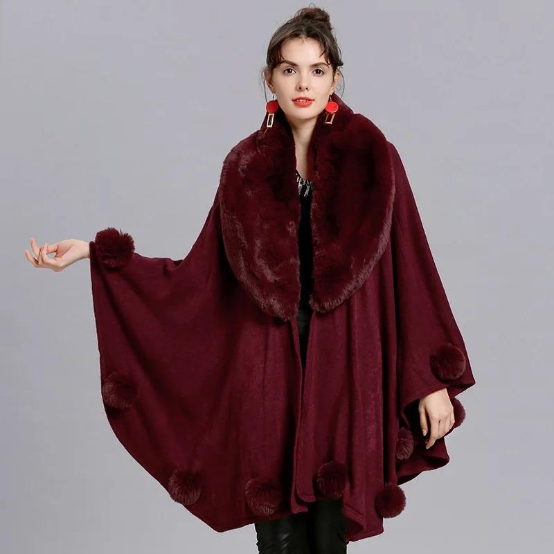 Damen Schwarzer großer Pendelumhang Poncho Winter Pelzknäuel Schal Übergroßer Strickpullover Großer Kunstfuchspelz Hals Strickjacke Mantel
