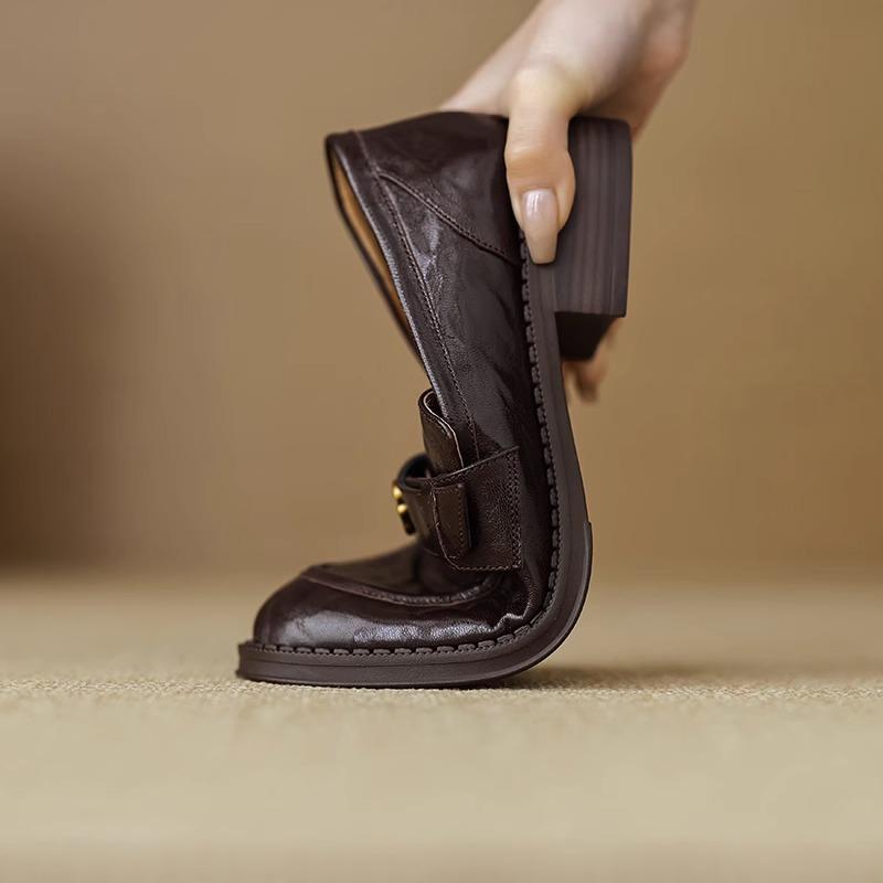 Leather camellia lazy loafers women's 2025 new autumn retro British one-pedal small leather shoes single shoe trend