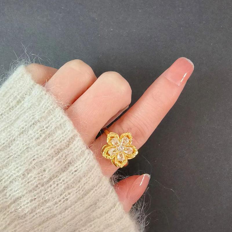 High-quality Custom-made Stylish Gold-plated Copper Ring Simple Cubic Zircon Luxury Gold Bauhinia Women Rotating Accessories