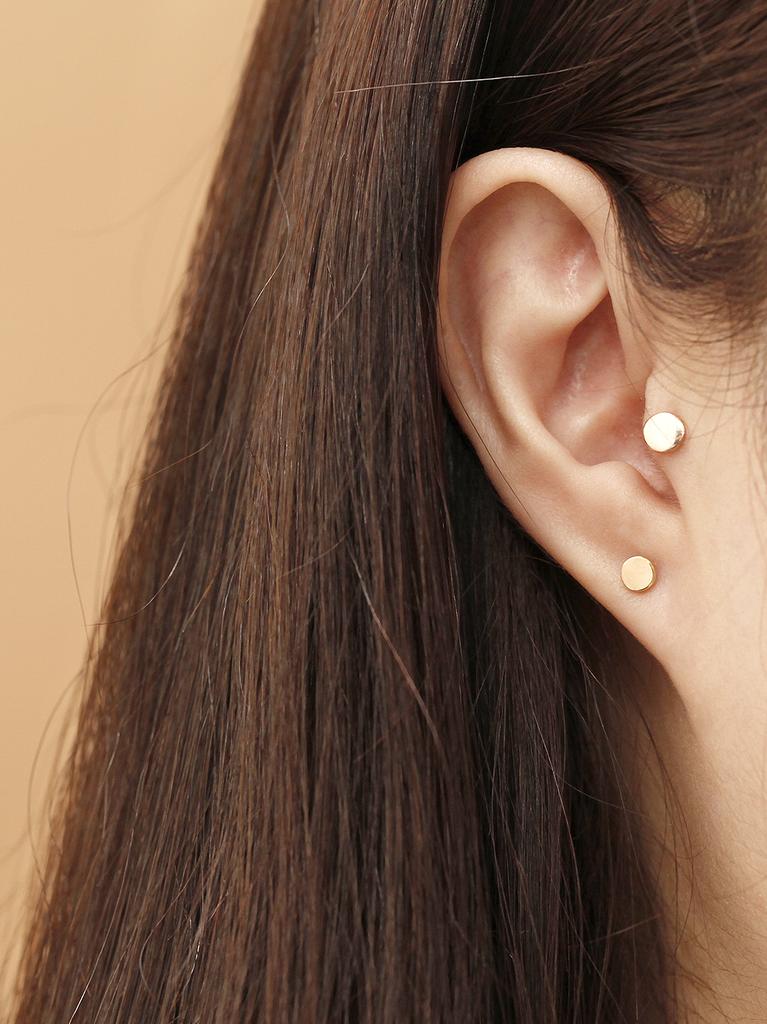 Minimalpiercing 14K Internal Gold Flat Round Labret Piercing