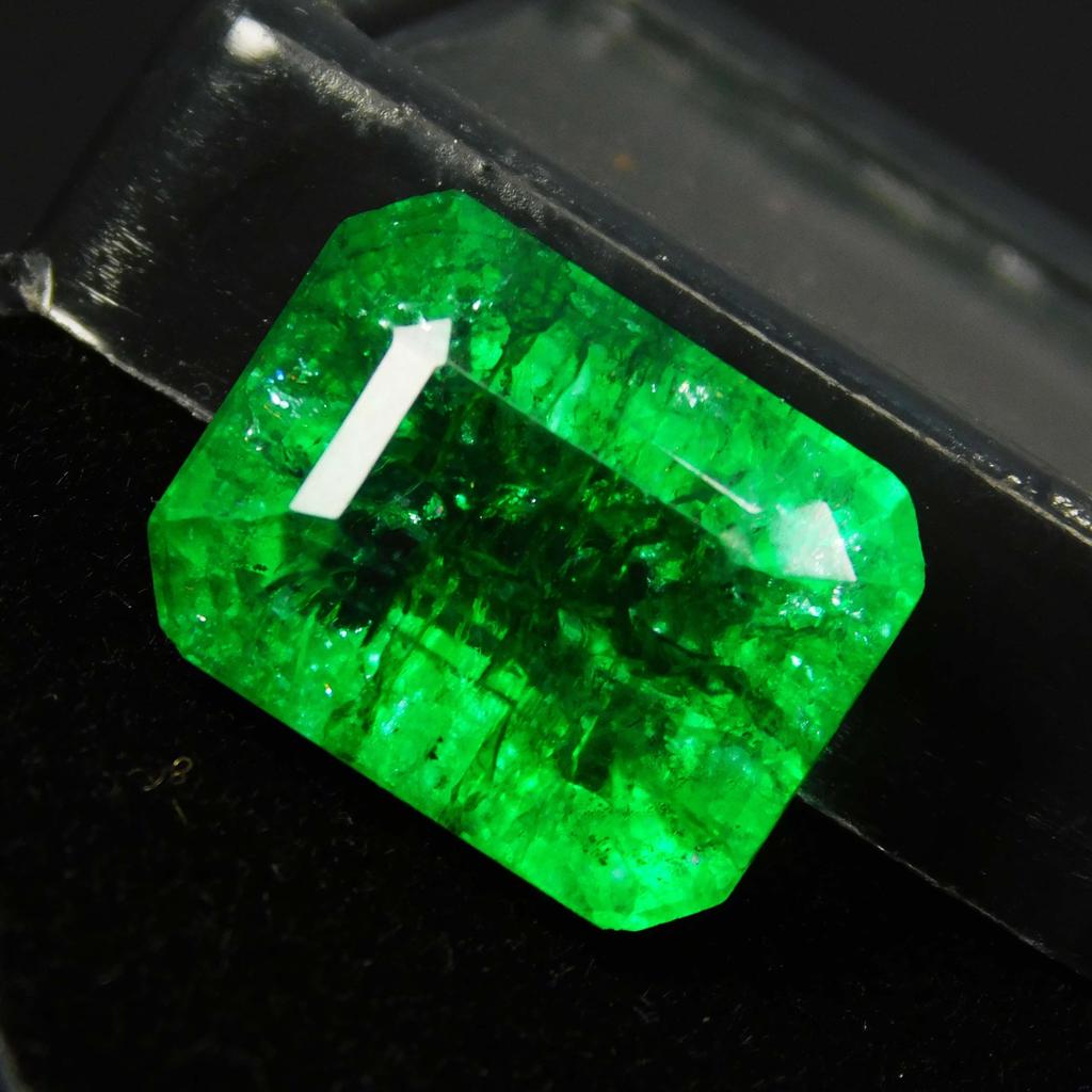 10 Carat Natural Colombian Emerald Green CERTIFIED Loose Gemstone Emerald Cut A-3518a