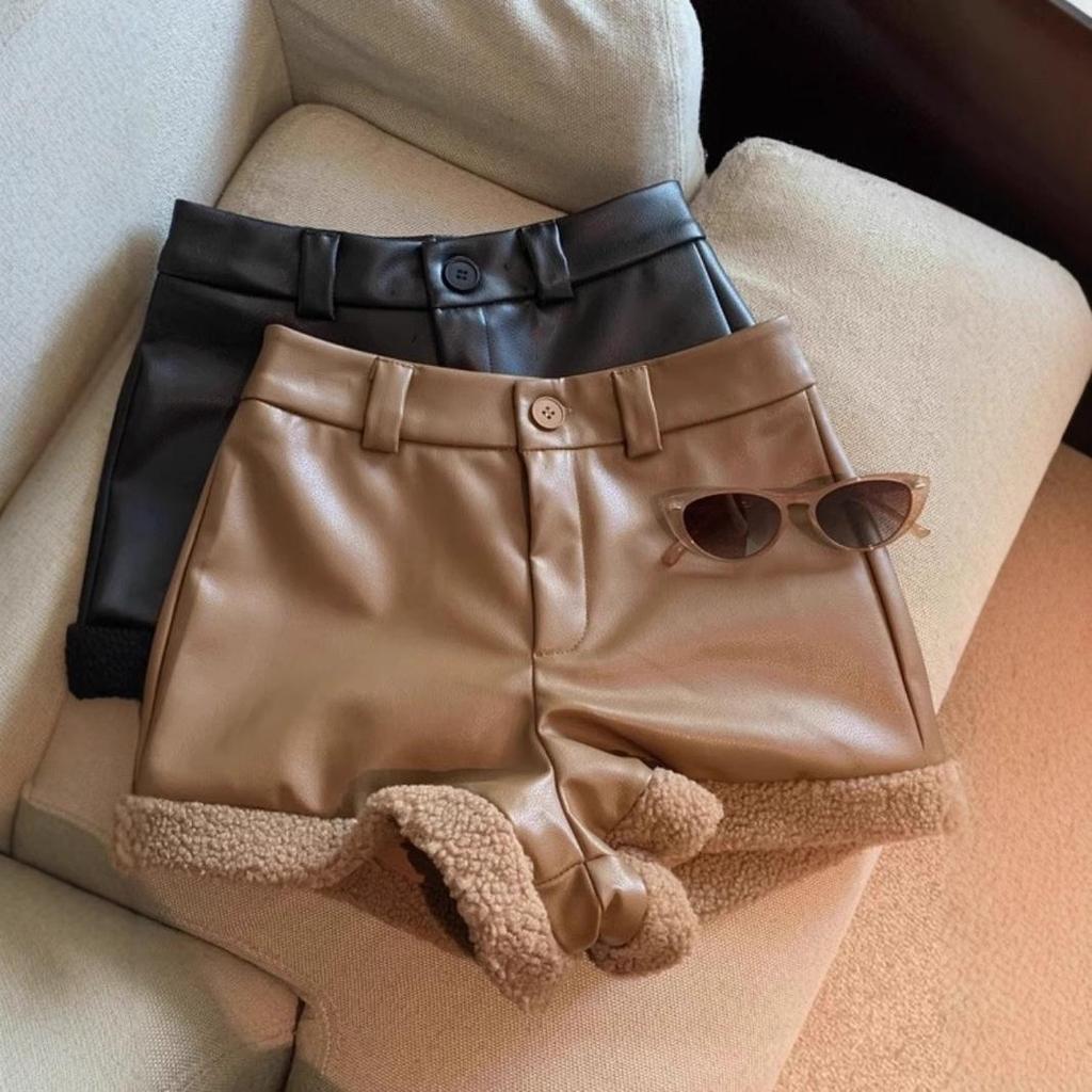 Maillard Women's Spring Retro Fur Spliced PU Leather Shorts & High-End Petite Leggings