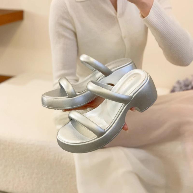 French thick-soled heightened open-toe slippers women's 2025 new fashion versatile with skirt cool slippers