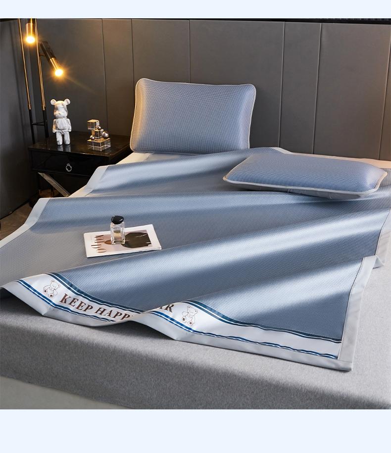 Clever Plan Right Angled Edge Teddy Bear Style 1800D Carbon Gloss Ice Silk Mat Flat Style Cooling Mat Three Piece Set Student Single