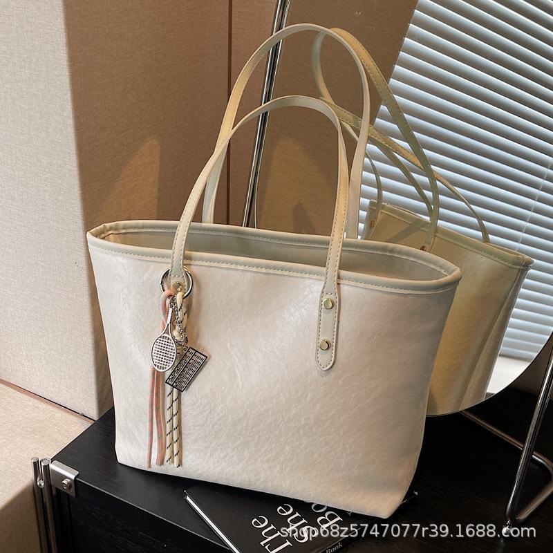 2025 High-end Retro Feeling Large-capacity Underarm Women's Bag New Fashion Tote Bag Niche Versatile Commuter Shoulder Bag
