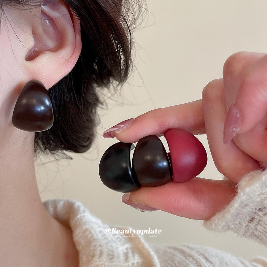 Achtteilige Silbernadel-Acryl C-förmige Ohrstecker - Einfach, Modisch, Retro Hongkong-Stil für Damen