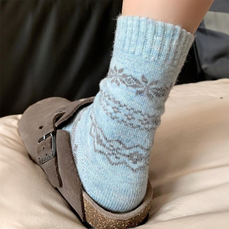 Fall/Winter Retro Warm Feliz Island Snowy Wool Stockings for Women - Thick Mid-Calf Padded Socks