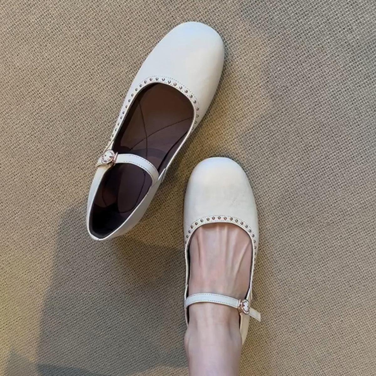 

Версия из овчины~ Весенние новые туфли-лодочки с ремешком на одной пряжке, кожаные, женские, универсальные, с заклепками, на плоской подошве, с круглым носком, Мэри Джейн 40 белый