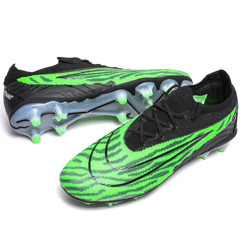 Sports nails 2025 youth football shoes men's low-top 2025 broken long shoe nails student sneaker training