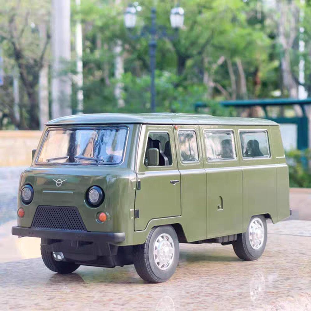 Linyi Toy Car Light 1:18 Russian Uaz-452 Hunter Toy Cars Diecast Model With Sound Van Doors Opened Miniature Vehicle Kids Children's Day Gifts