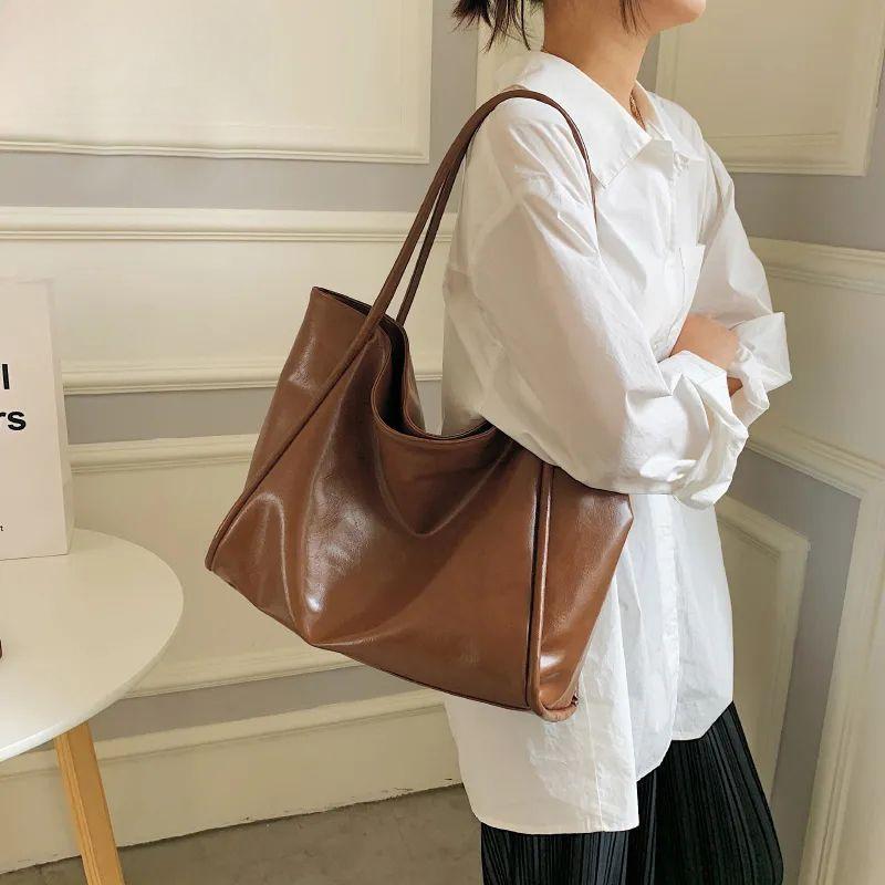 New Soft Leather Large Capacity Tote Bag with Niche Design For Handheld Use Women Commuting Shoulder Underarm Bag