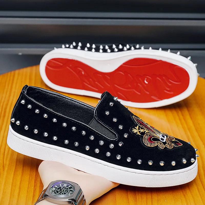 New Men Leather Casual Shoes Fashion Rivet Flat Leisure Shoes Young Man Cool Slip-on Loafers