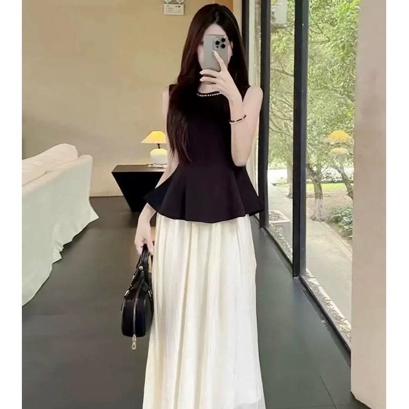 Elegant Women's Summer 2026 Slimming Suit Set - Stylish Two-Piece with Age-Reducing Top and Skirt