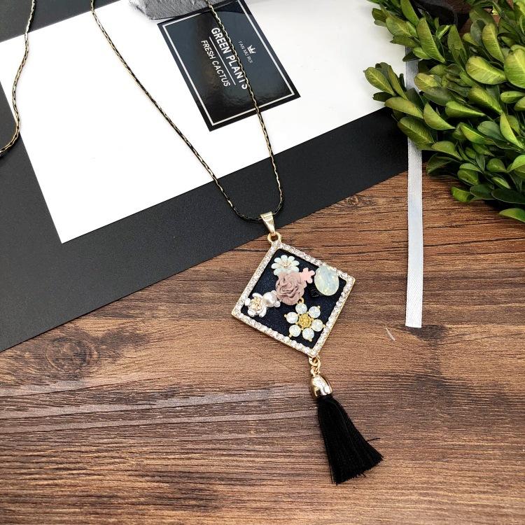 Fashion Temperament Simple Necklace Female Flower Crystal Diamond Decoration Long Sweater Chain Versatile Clothing Accessories
