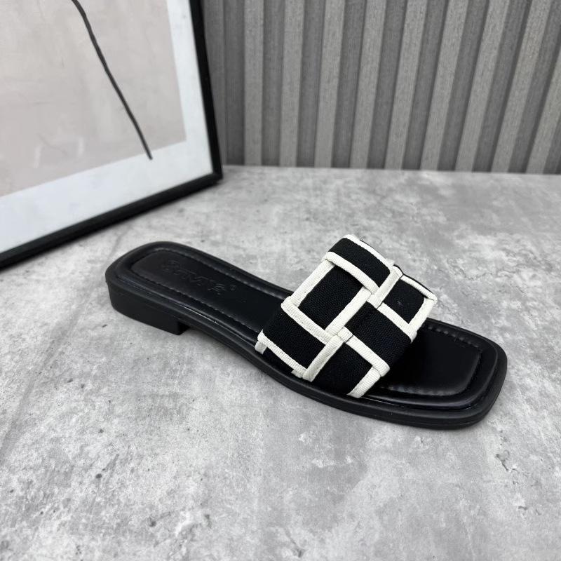 Internet Celebrity Super Fire Small Fragrant Style Slippers Female Summer Wear Fashion Fairy Style 2025 New Flat-bottomed Beach French Sandals