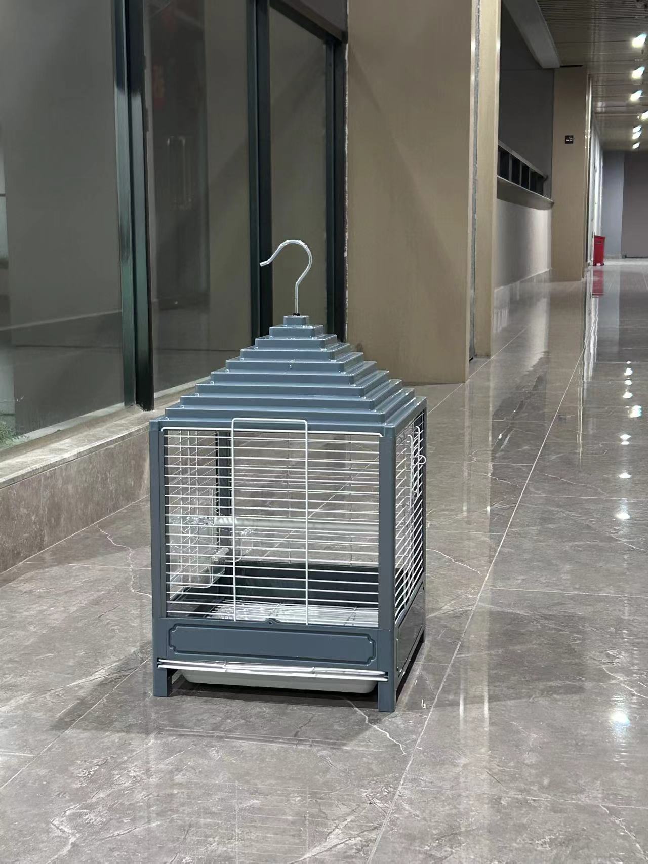 

Large Parrot Cage Villa Home New Splash-Proof Cockatiel Budgie Sun Conure Lovebird Luxury House Cage Pet Bird Supplies сірий