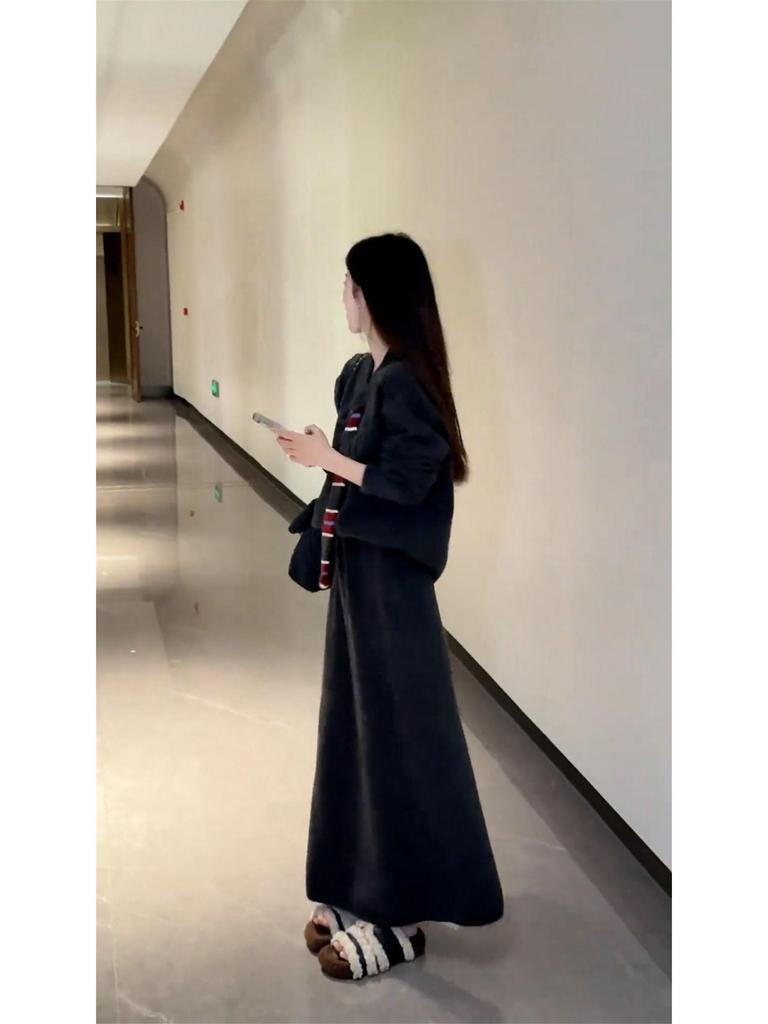 Korean Style Gray Knit Sweater & Skirt Set for Autumn/Winter 2025 - Women's Deep Winter Outfit