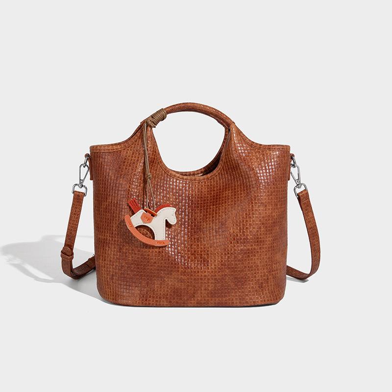 Large Capacity Stylish Handbag 2025 New Fashion Single Shoulder Basket Bag Niche Design Woven Commuter Bag