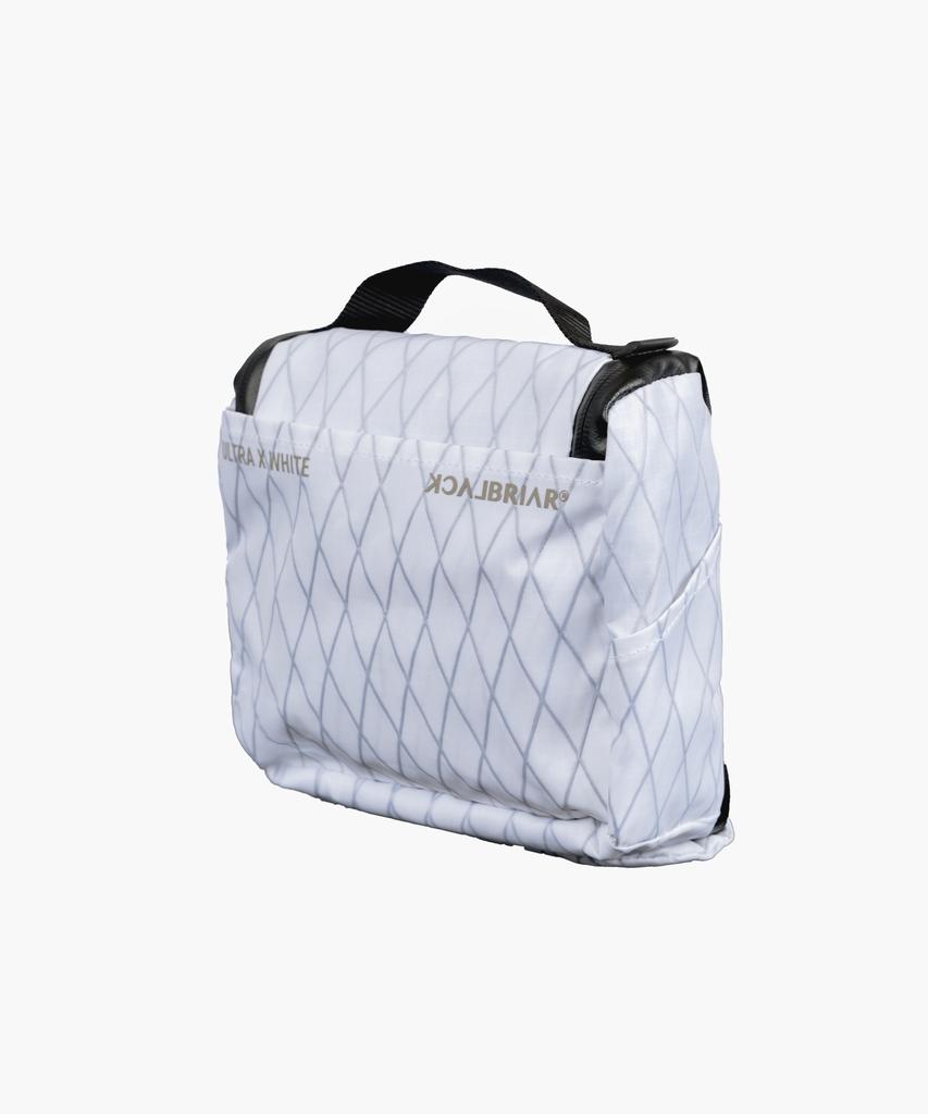 Black Briar Contain Wash Pouch (Ultra White)