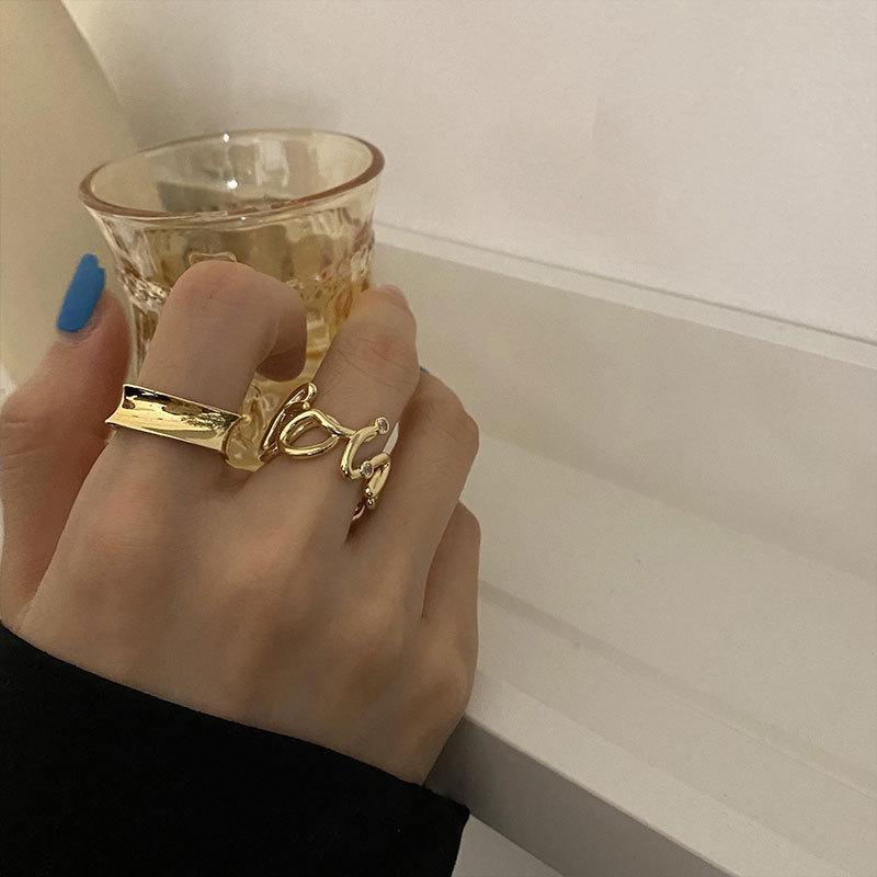 Koreanischer Gold Geometrischer Buchstaben Wellen Ring: Modischer Retro-Zeigefinger-Schmuck für trendige Frauen